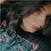 Studentessa impartisce lezioni di aiuto compiti per scuole elementari e medie